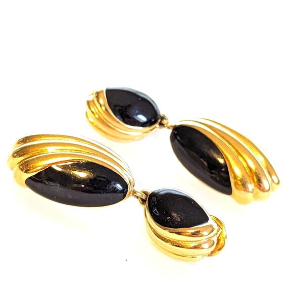 Vintage Monet Rich Gold Tone Black Enameled Chic Dangle Drop Clip On Earrings - Picture 4 of 4
